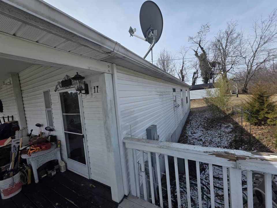 175 Jones Street SE, photo 3 of 7