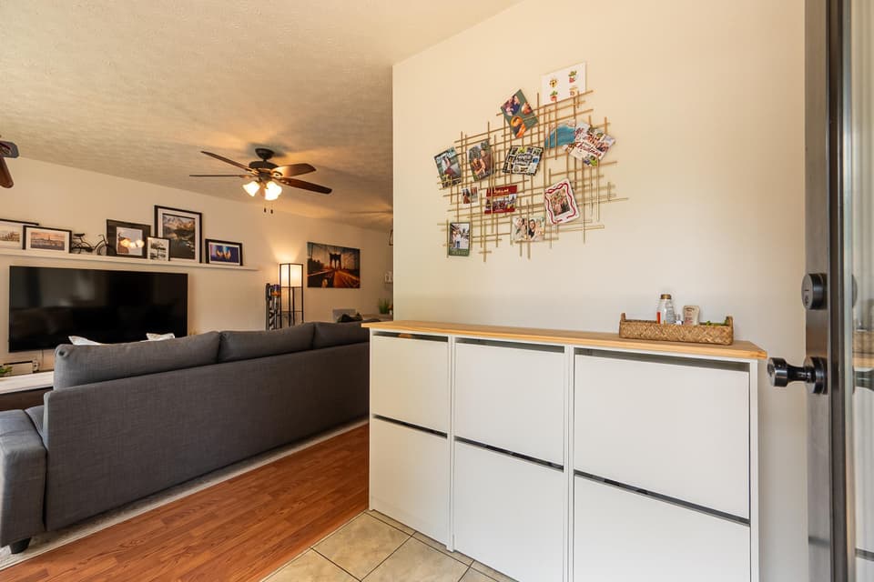 705 Colhoun Street NE, photo 5 of 40