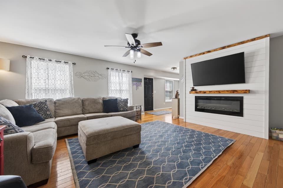 1555 Diana Drive, photo 11 of 40