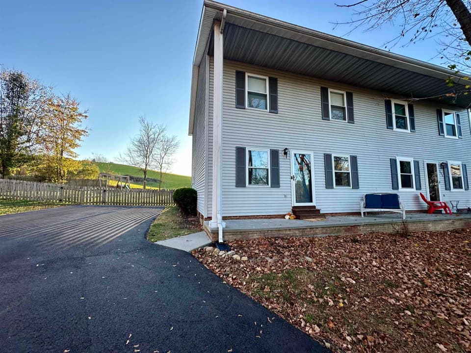 390 Warren Street, photo 2 of 40