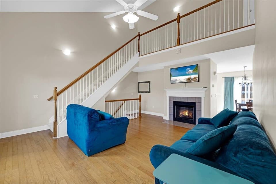 940 Oaktree Boulevard, photo 2 of 30