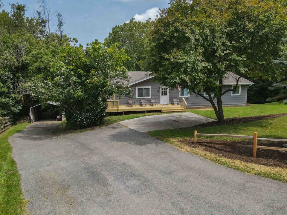 966 Magnolia Lane, photo 3 of 40