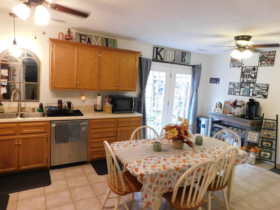 565 School Lane, photo 5 of 16