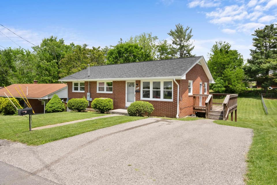 660 Colhoun Street, photo 2 of 35