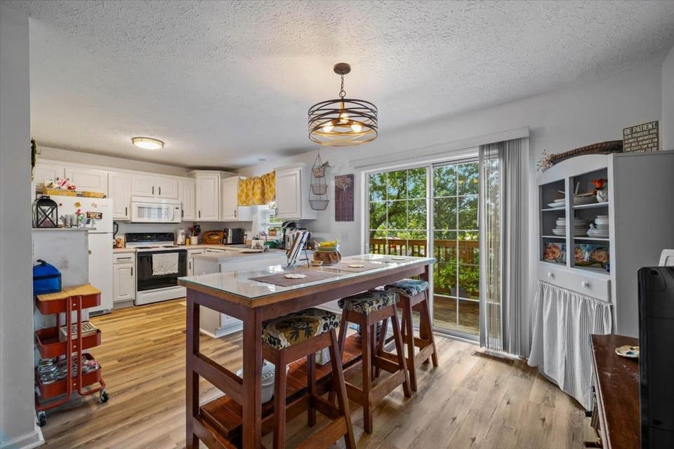 1497 Scott Street, photo 7 of 35