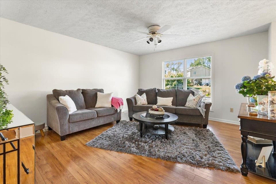 650 Warren Court, photo 14 of 40
