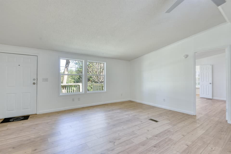 475 Dunlap Drive NE, photo 10 of 40