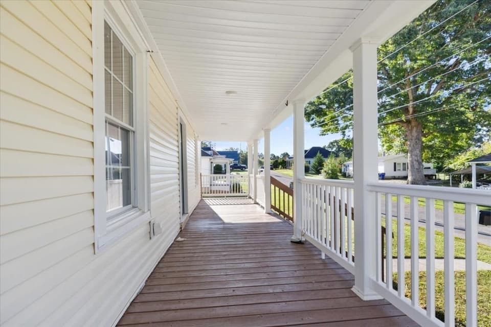 930 Forest Street, photo 5 of 36