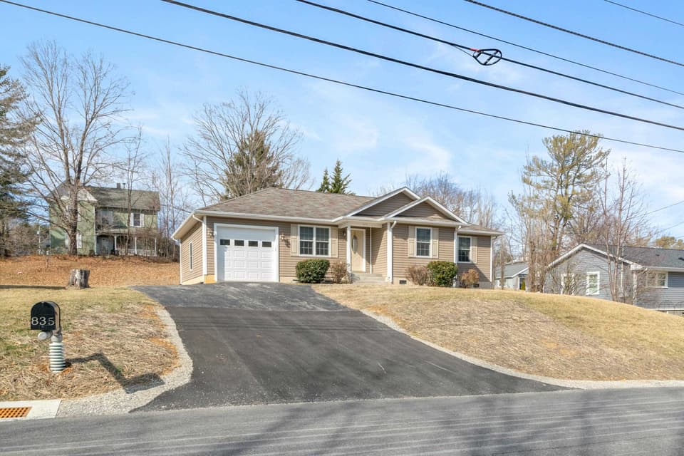 835 College Street, photo 30 of 33