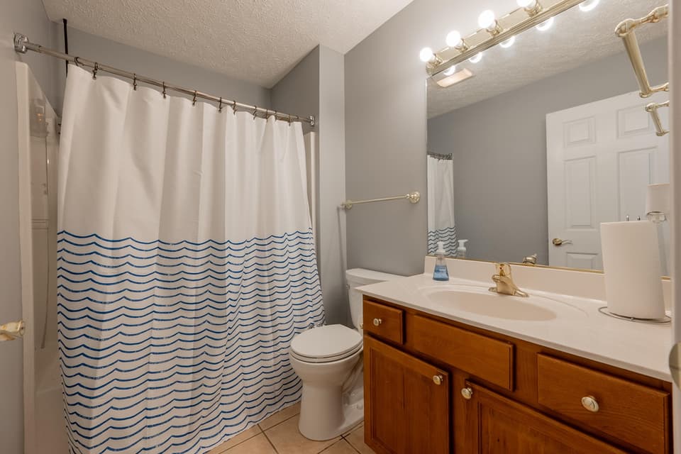 325 Oaktree Boulevard, photo 18 of 35