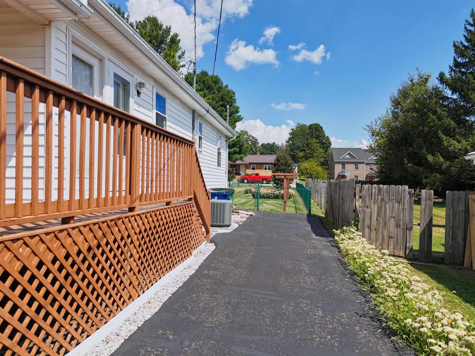 111 Hagan Street NE, photo 5 of 40