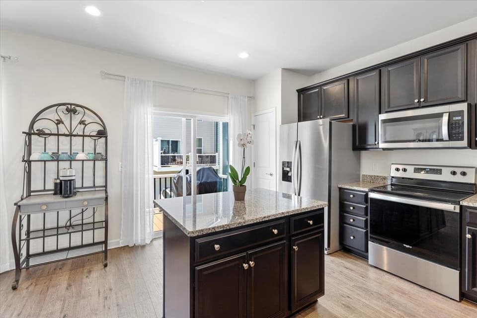 465 John Adams Drive, photo 21 of 40