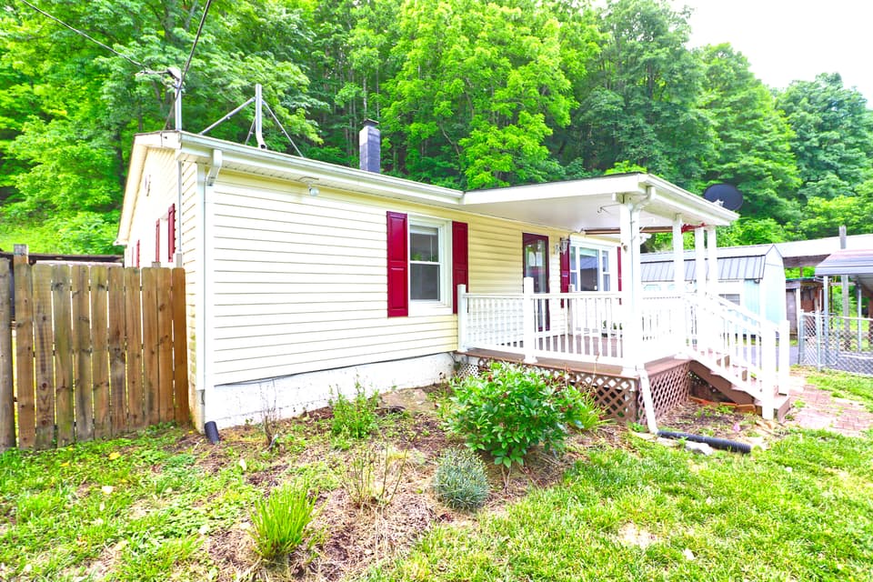 829 Walton Rd, photo 3 of 18