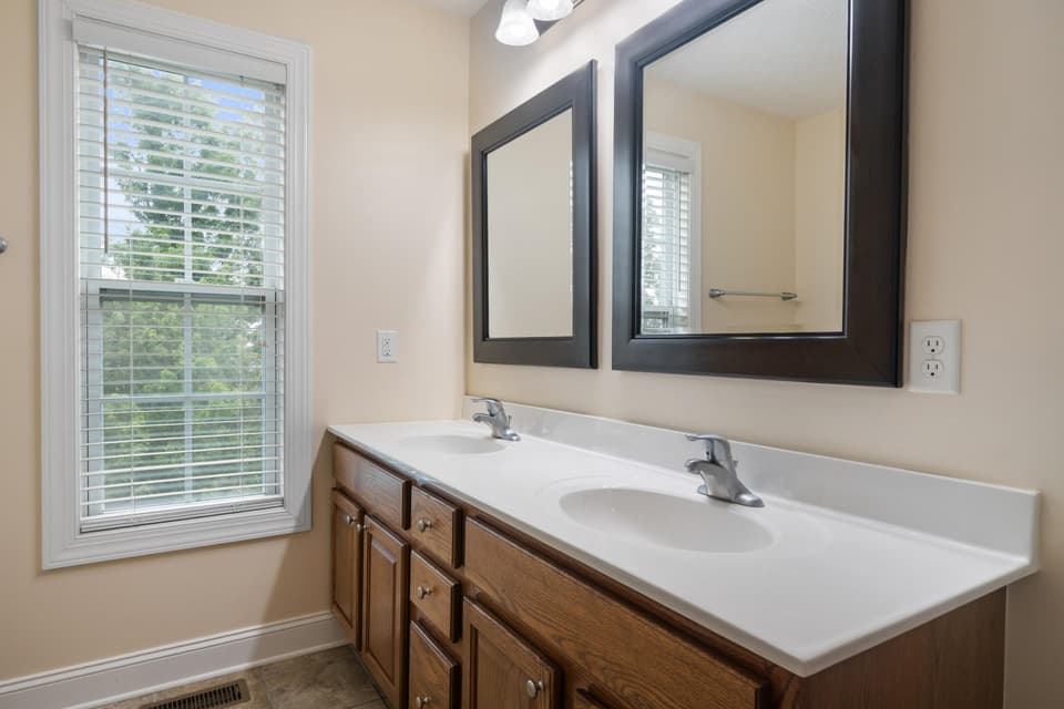 1555 Sherwood Drive, photo 29 of 40