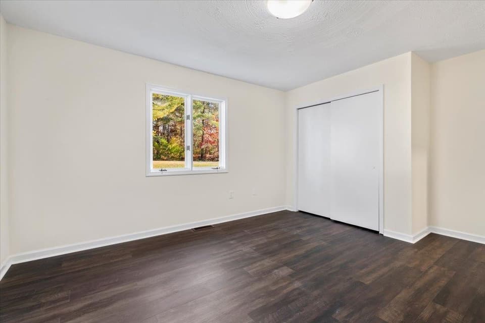 395 Cherokee Drive, photo 25 of 40