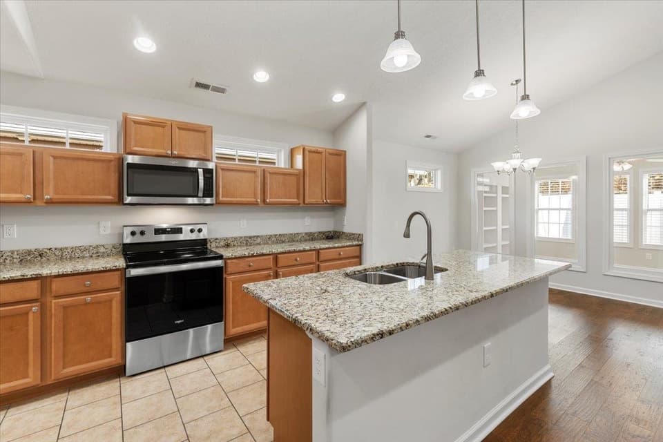 2045 Giles Drive SE, photo 16 of 40