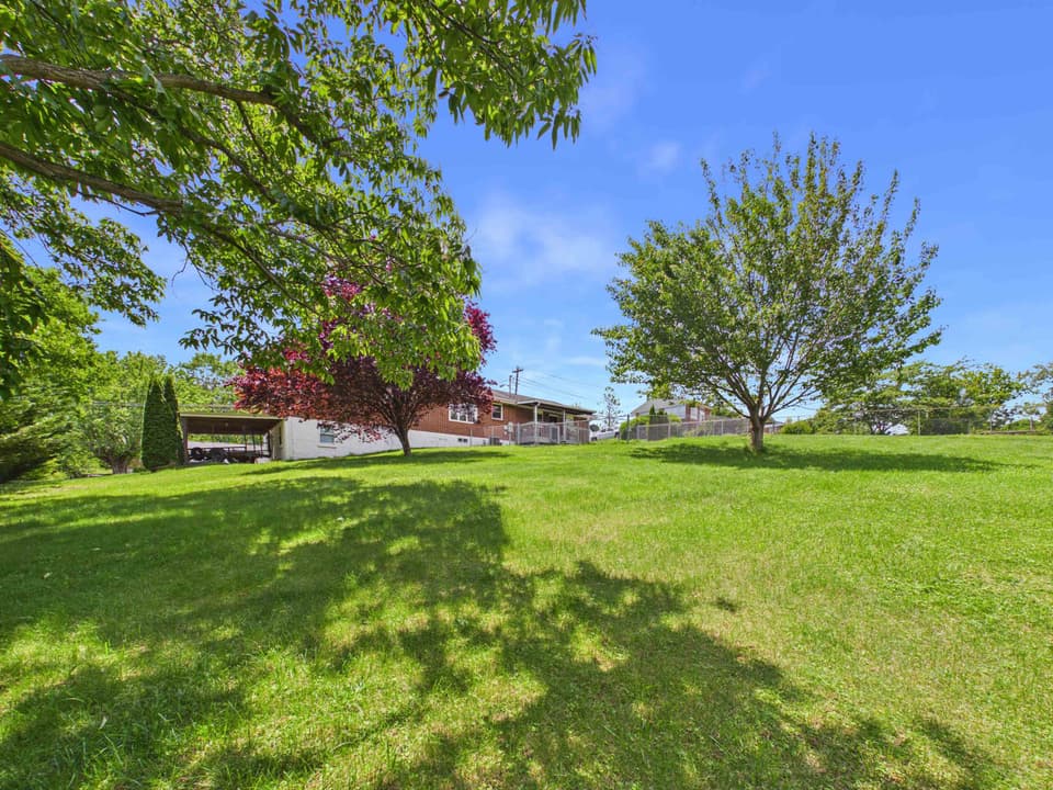 85 Wades Lane, photo 7 of 40