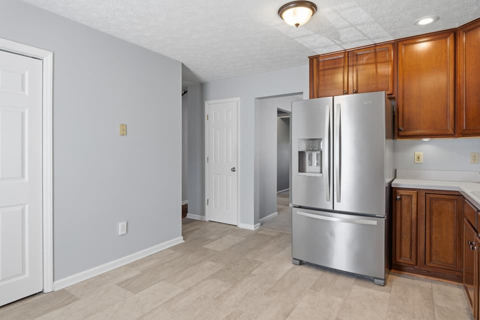 1662 York Drive, photo 8 of 40