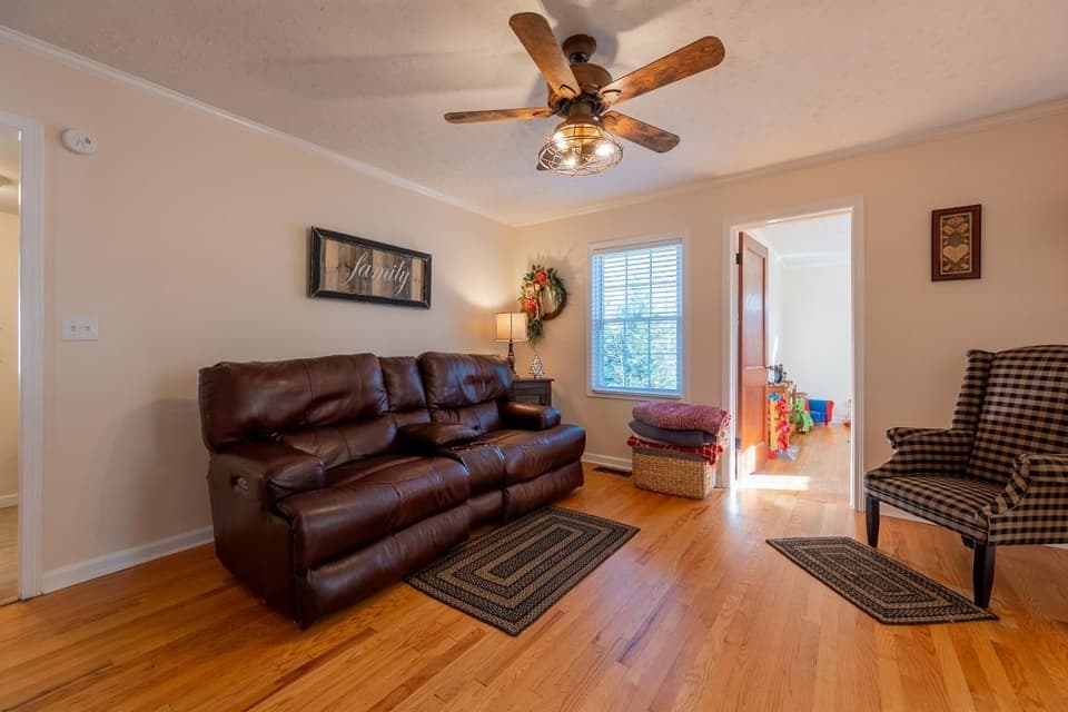 315 Montgomery Street, photo 16 of 40