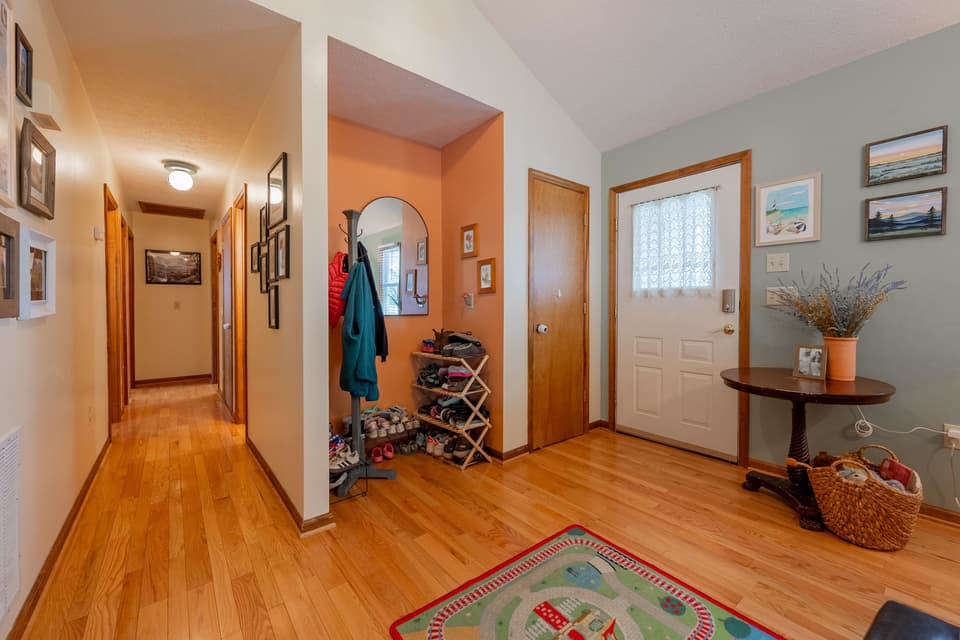 225 Pelham Lane, photo 8 of 40