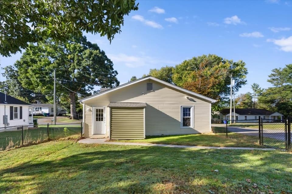 930 Forest Street, photo 30 of 36