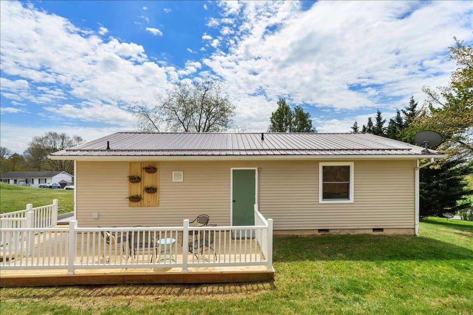 490 Sunnyside Lane NE, photo 32 of 39