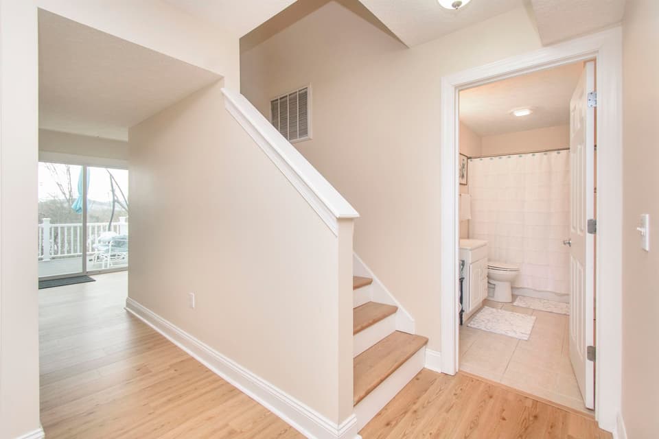 190 Robin Hood Drive, photo 29 of 40