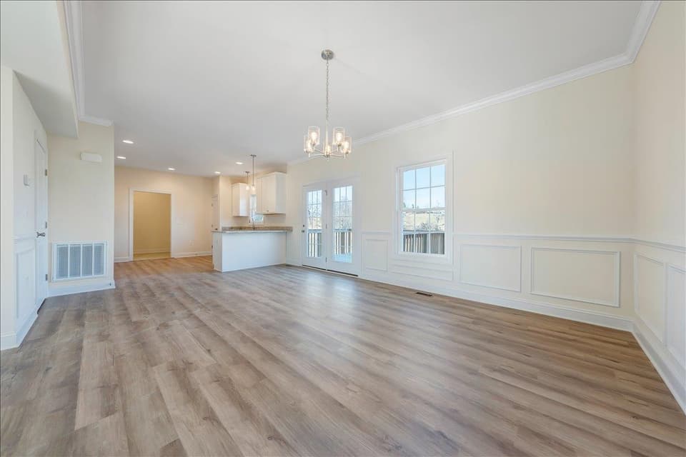 1560 Kensington Way, photo 5 of 32