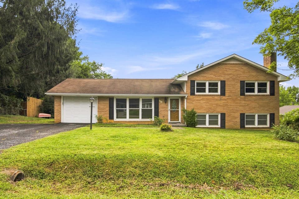 325 Cheverly Drive, photo 2 of 40