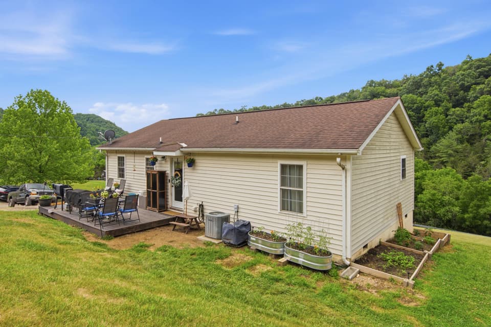 479 Smith Creek Road, photo 11 of 40