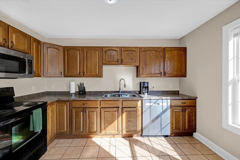 940 Oaktree Boulevard, photo 7 of 30