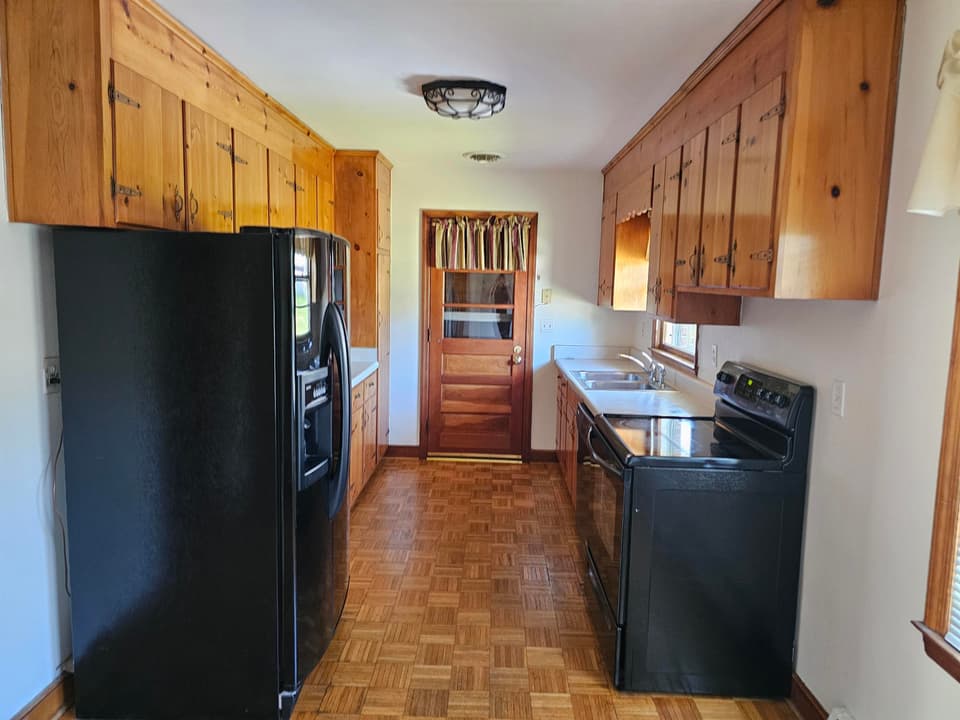 950 McHenry Avenue NE, photo 4 of 15