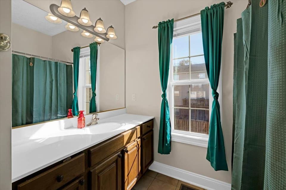 940 Oaktree Boulevard, photo 21 of 30
