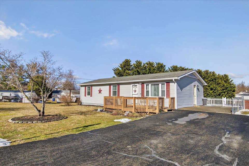 670 Lawn Drive, photo 3 of 40