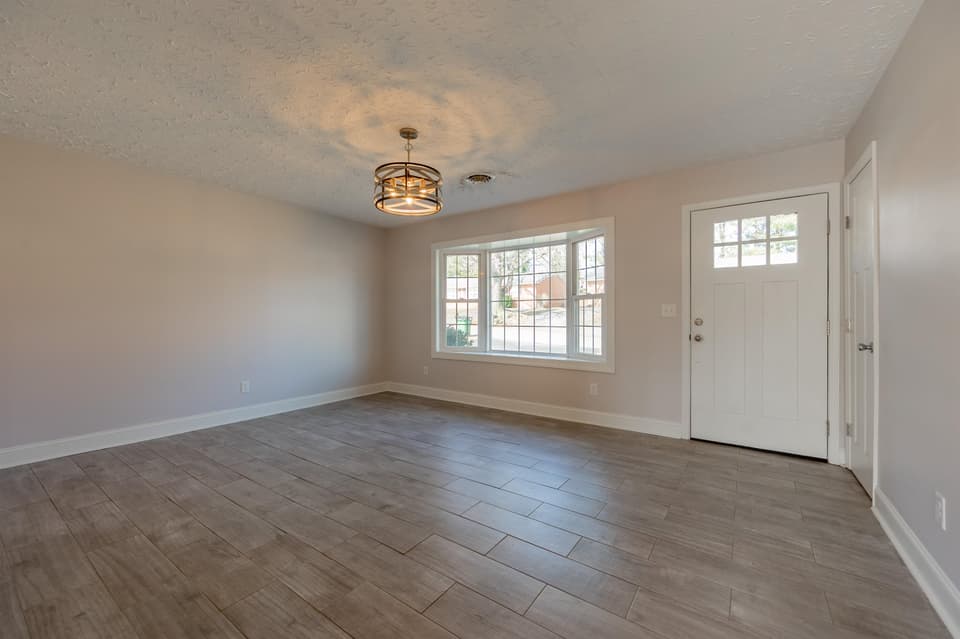 230 Montgomery Street NE, photo 9 of 40