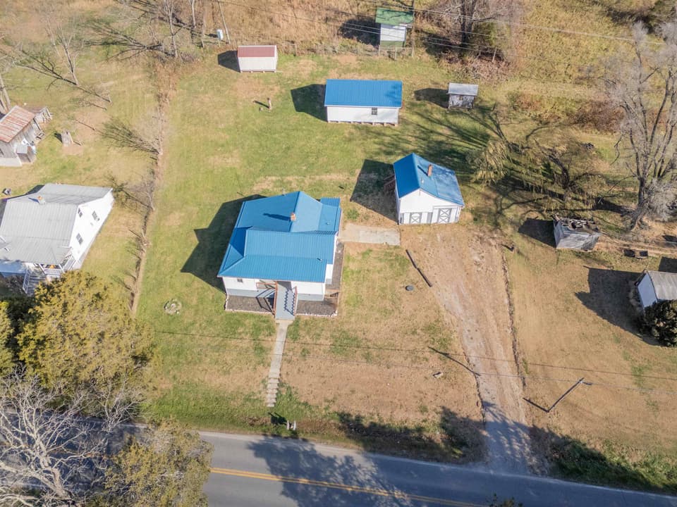 854 Den Hill Road, photo 2 of 40