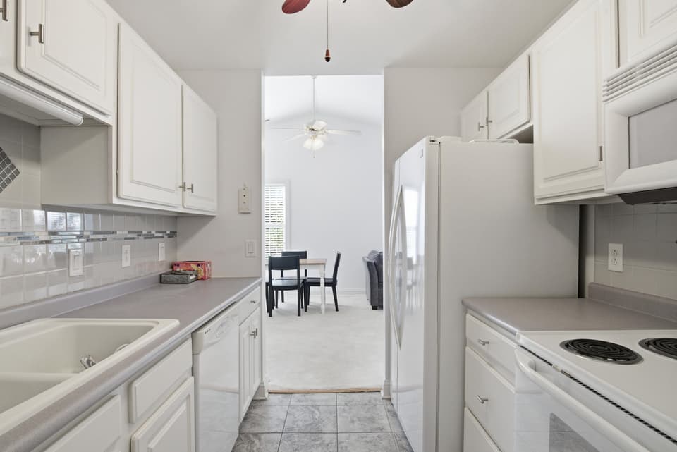 450 Silver Leaf Drive, photo 16 of 27
