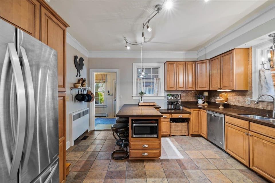 101 College Street, photo 17 of 40