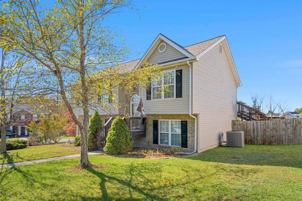 805 New Village Drive NW, photo 3 of 40