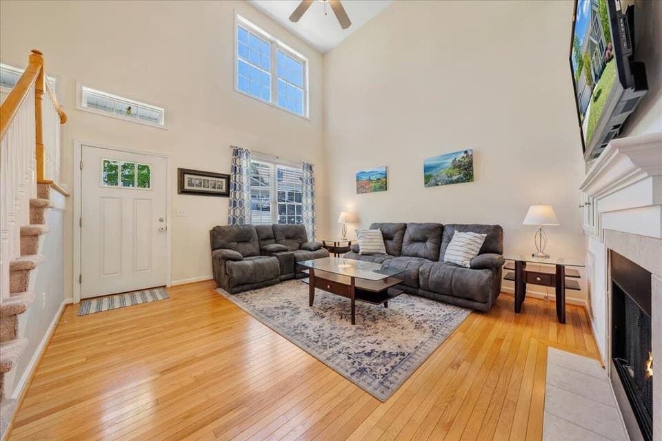 1041 Green Ridge Rd, photo 10 of 40