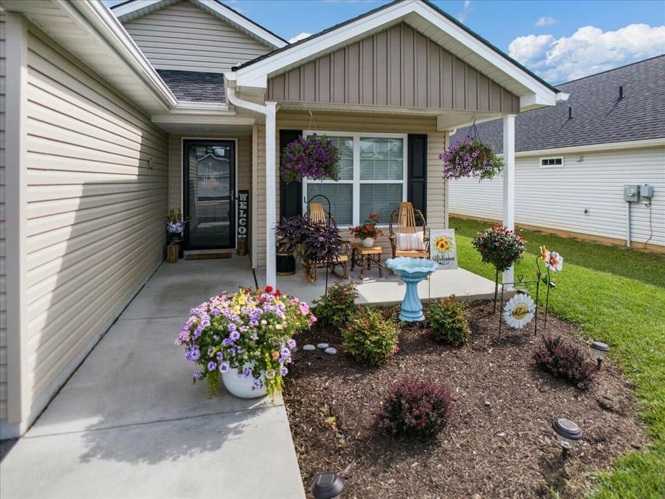 2195 Glade Drive SE, photo 7 of 38