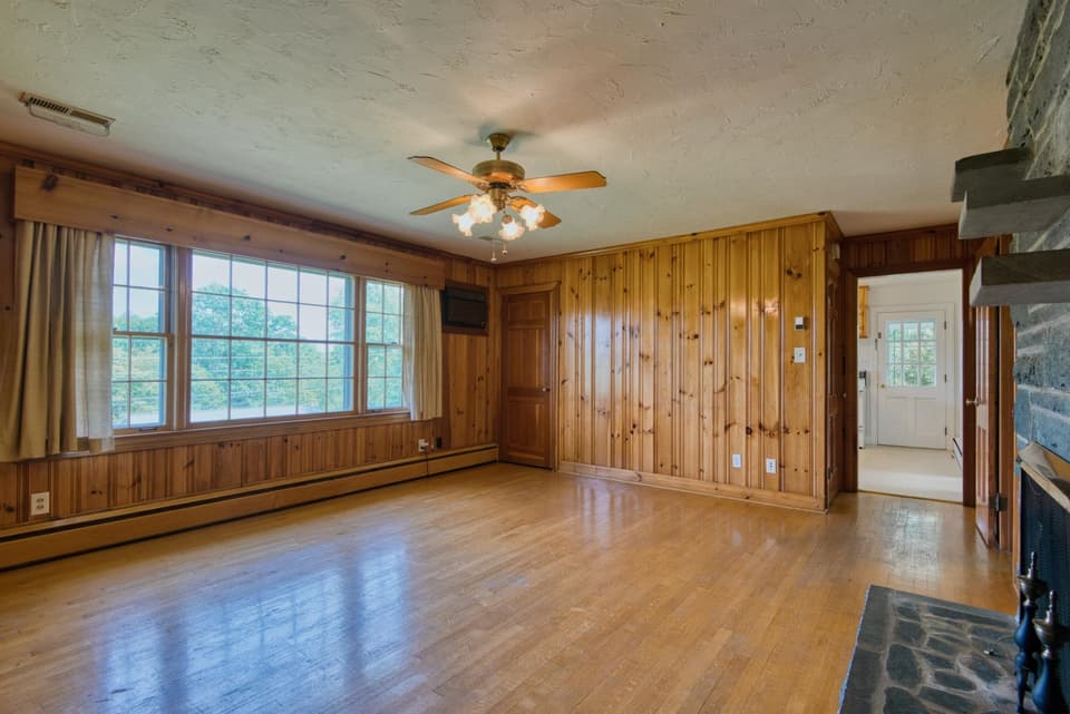 108 Roseland Drive, photo 26 of 40