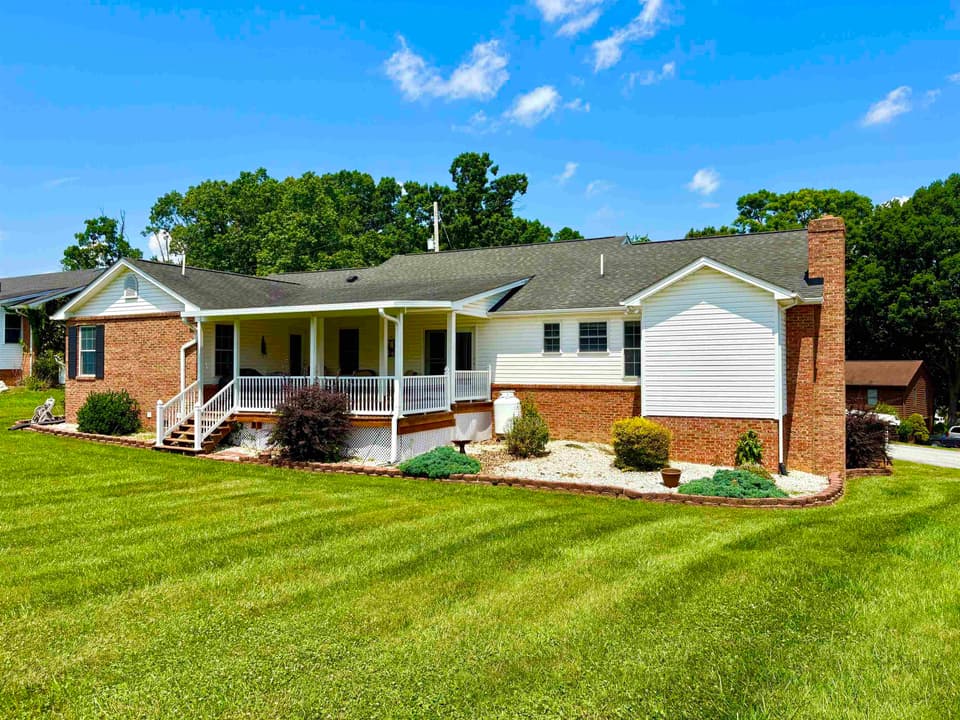 2355 Giles Drive SE, photo 12 of 40