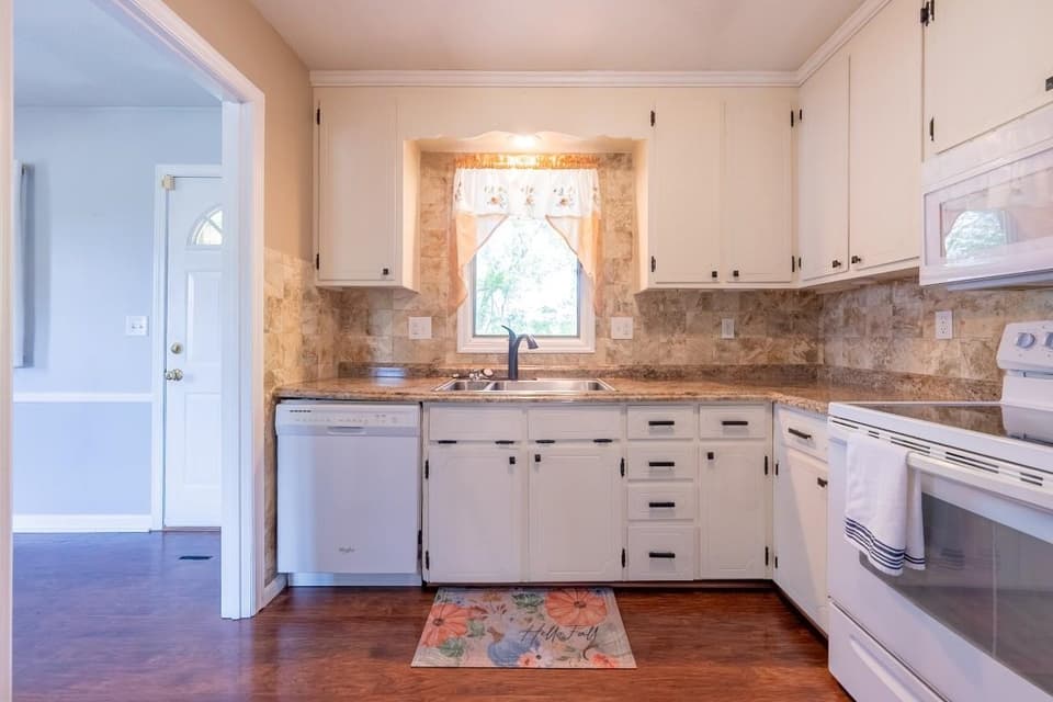 265 Mulberry Drive, photo 15 of 40
