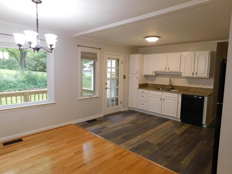 310 Hickory Dr SW, photo 7 of 30