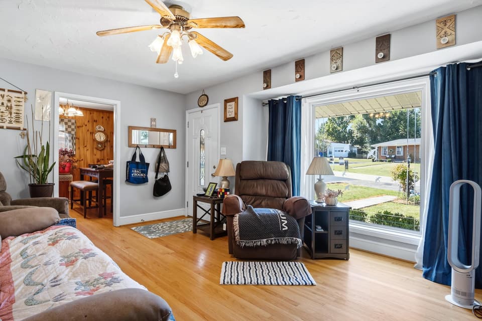106 Roseland Drive, photo 5 of 39