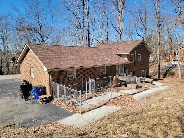 300 Arrowhead Trail, photo 10 of 22