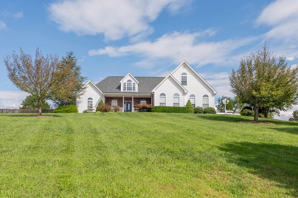 3810 Divine Drive, photo 4 of 40
