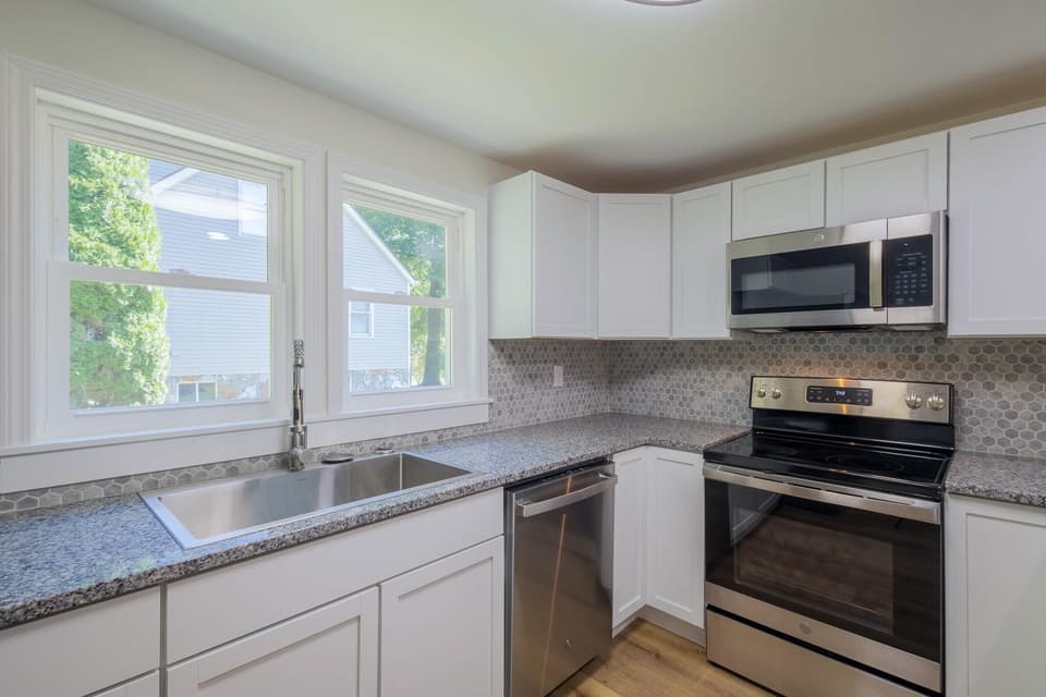 630 School Lane, photo 8 of 33