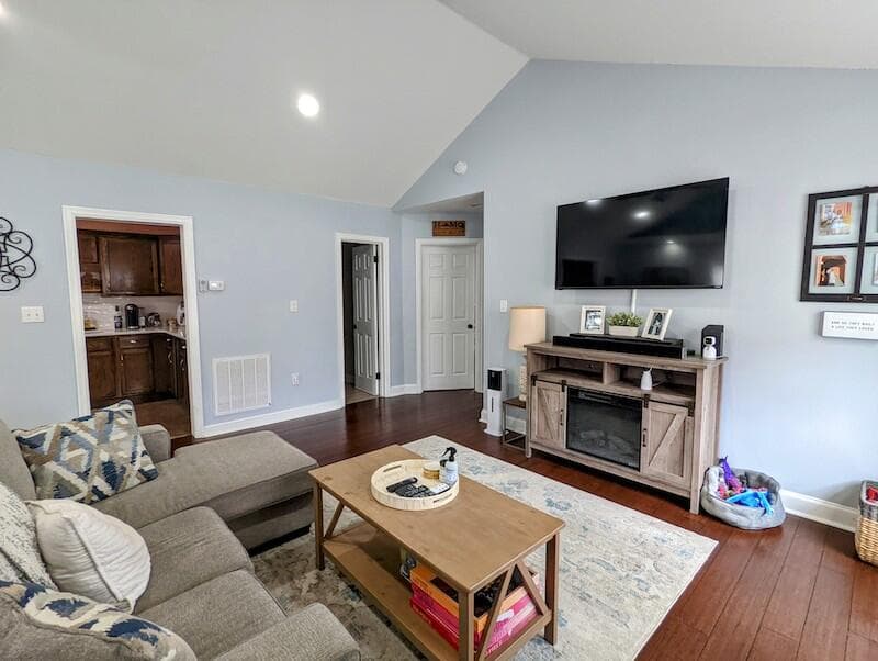 403 Lester Street, photo 32 of 38